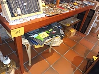 Lot 187 - houten eetkamertafel - afbeelding 1 van  4