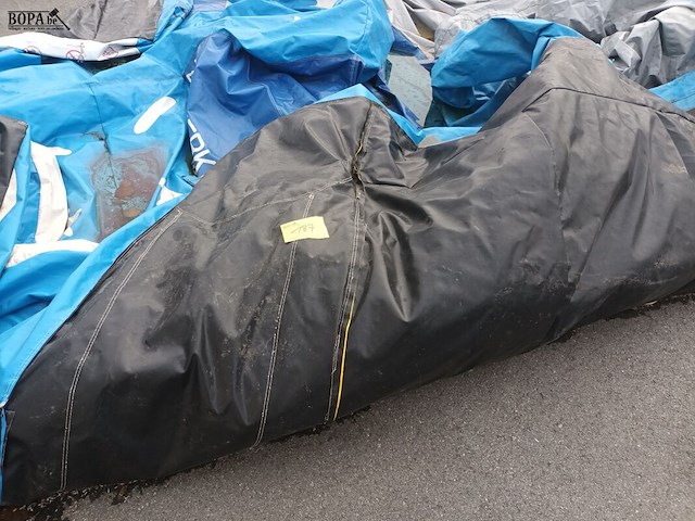 Lot 187 - luchtkasteel - afbeelding 1 van  3