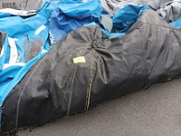 Lot 187 - luchtkasteel - afbeelding 1 van  3