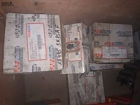 Lot 187 - onderdelen. 35 dozen - afbeelding 2 van  6