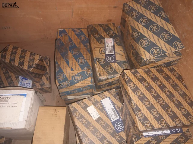 Lot 187 - onderdelen. 35 dozen - afbeelding 5 van  6