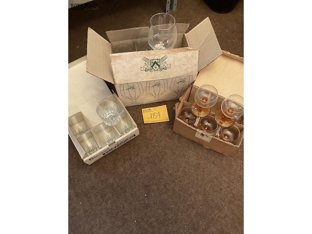 Lot 187 - set glazen, 6 bartissol - 6 kristal met bruin voetje - 6 gin - afbeelding 1 van  3