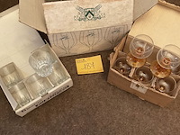 Lot 187 - set glazen, 6 bartissol - 6 kristal met bruin voetje - 6 gin - afbeelding 1 van  3