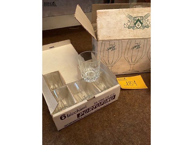 Lot 187 - set glazen, 6 bartissol - 6 kristal met bruin voetje - 6 gin - afbeelding 2 van  3