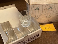 Lot 187 - set glazen, 6 bartissol - 6 kristal met bruin voetje - 6 gin - afbeelding 2 van  3