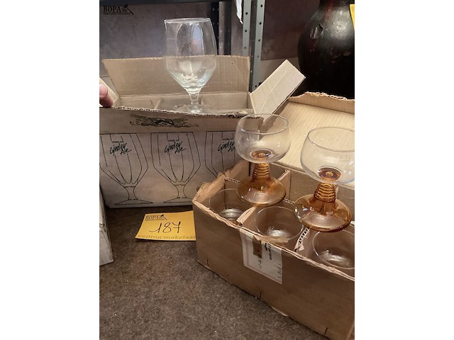 Lot 187 - set glazen, 6 bartissol - 6 kristal met bruin voetje - 6 gin - afbeelding 3 van  3