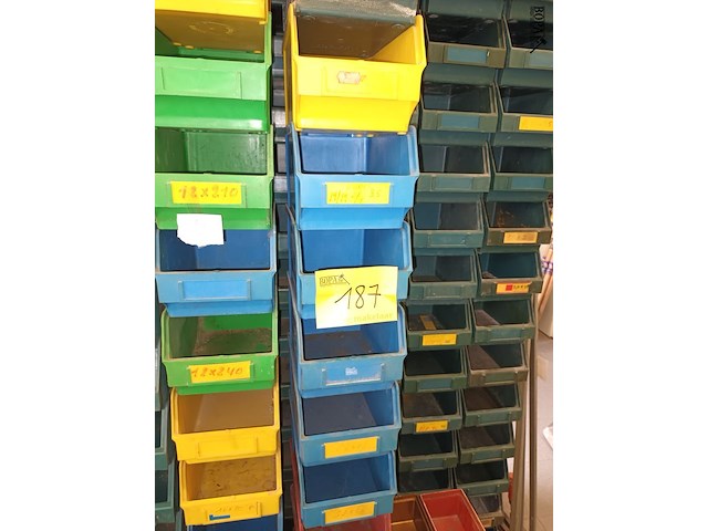 Lot 187 - sorteerbakjes. 149 stuks - afbeelding 1 van  3