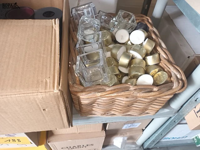 Lot 187 - theelichten, potjes en kaarsen - afbeelding 6 van  7