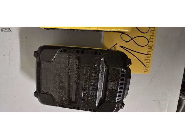 Lot 188 - accu stanley fatmax 18v 2 stuks - afbeelding 3 van  4