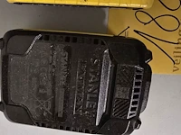 Lot 188 - accu stanley fatmax 18v 2 stuks - afbeelding 3 van  4
