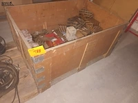 Lot 188 - houten bak - afbeelding 1 van  3