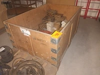 Lot 188 - houten bak - afbeelding 2 van  3