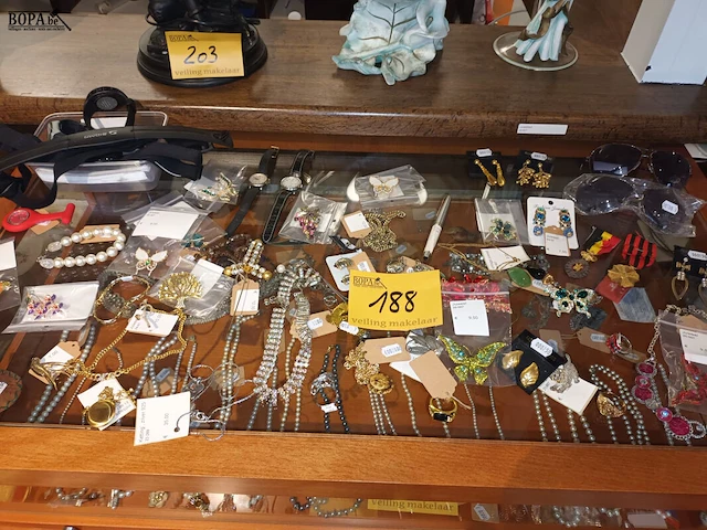 Lot 188 - lot juwelen - afbeelding 1 van  4