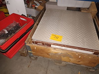 Lot 188 - lot tegels en plinten - afbeelding 1 van  3