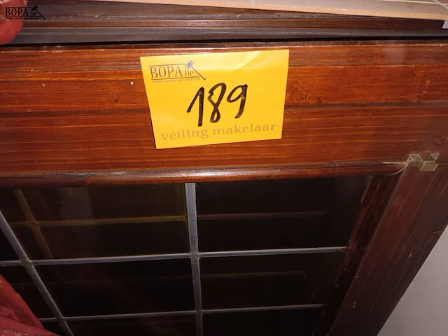 Lot 189 - houten deuren met vitroglas. 3 stuks - afbeelding 2 van  3