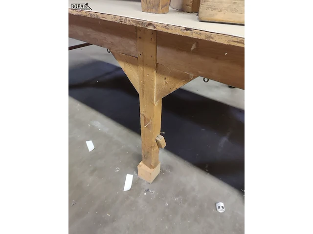 Lot 189 - houten werktafel - afbeelding 2 van  2