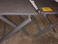 Lot 189 - voetenbankje. 2 stuks - afbeelding 1 van  4