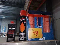 Lot 19 - aanstekergas en zippo benzine. 17 stuks - afbeelding 1 van  3