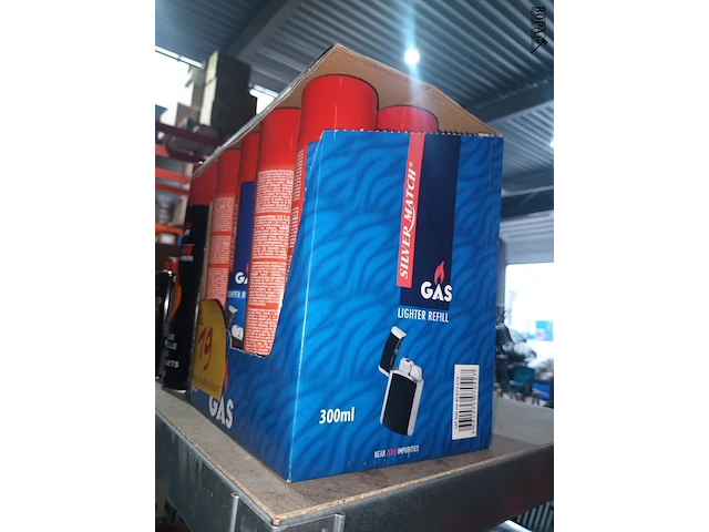 Lot 19 - aanstekergas en zippo benzine. 17 stuks - afbeelding 3 van  3