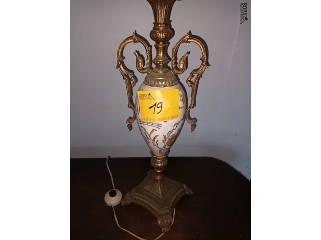Lot 19 - antieke tafellamp - afbeelding 2 van  4