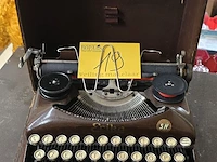 Lot 19 - antieke typmachine erika s - afbeelding 1 van  3