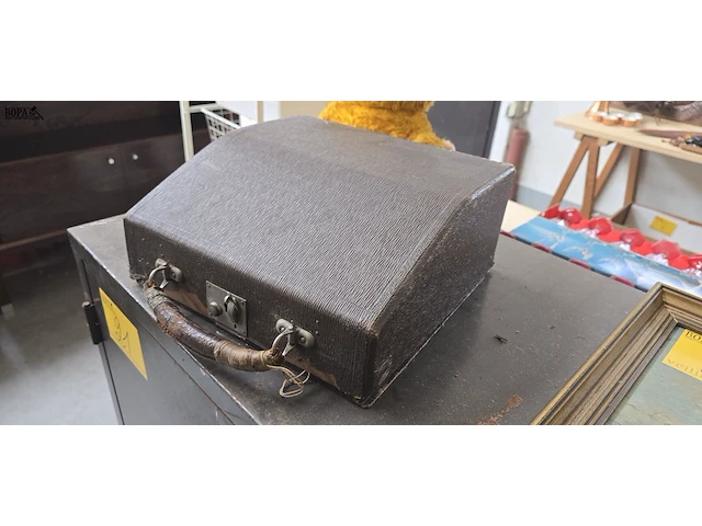 Lot 19 - antieke typmachine erika s - afbeelding 3 van  3