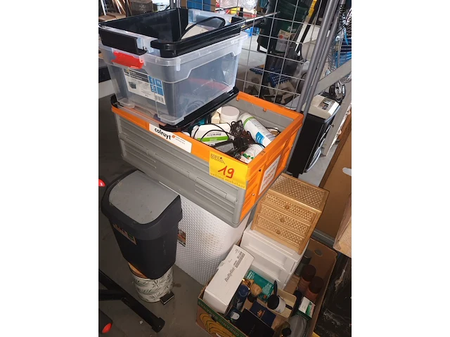 Lot 19 - badkamergerei en verzorging - afbeelding 1 van  4