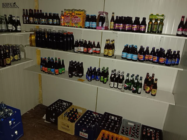 Lot 19 - bakken bieren, losse flesjes en sangria - afbeelding 1 van  6