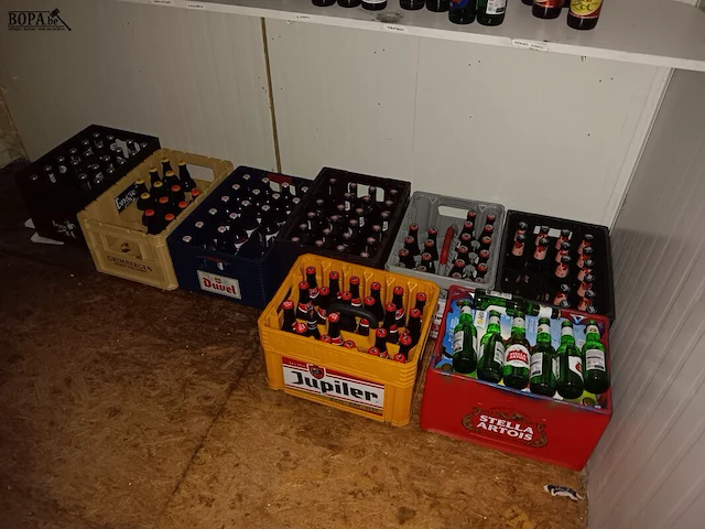 Lot 19 - bakken bieren, losse flesjes en sangria - afbeelding 2 van  6