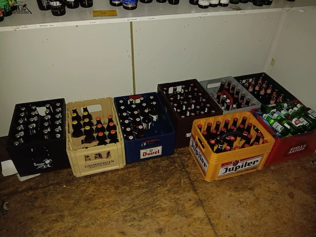 Lot 19 - bakken bieren, losse flesjes en sangria - afbeelding 6 van  6