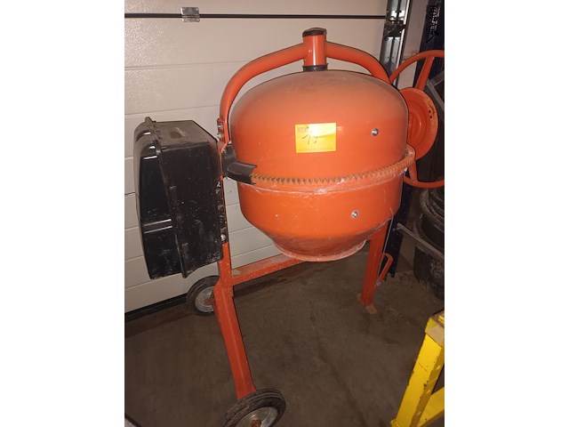 Lot 19 - betonmolen - afbeelding 2 van  5