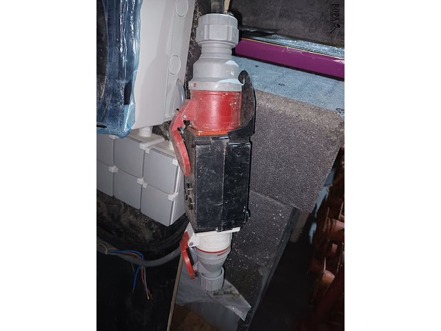 Lot 19 - elektriciteitskast / werfkast - afbeelding 2 van  4