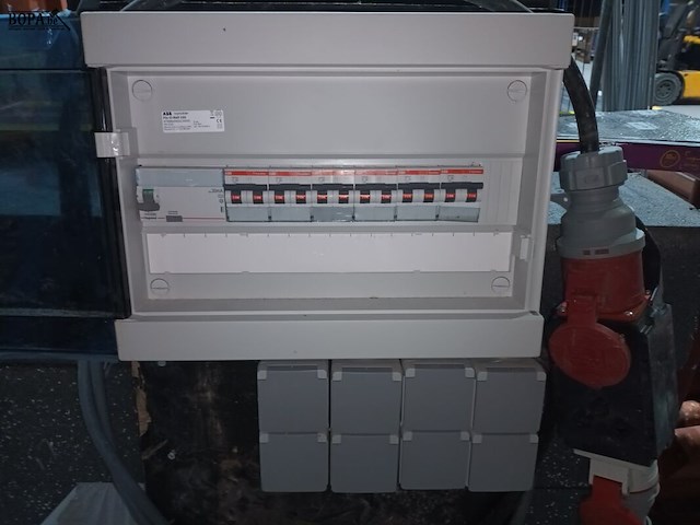 Lot 19 - elektriciteitskast / werfkast - afbeelding 3 van  4