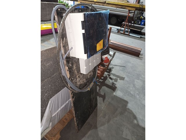 Lot 19 - elektriciteitskast / werfkast - afbeelding 4 van  4