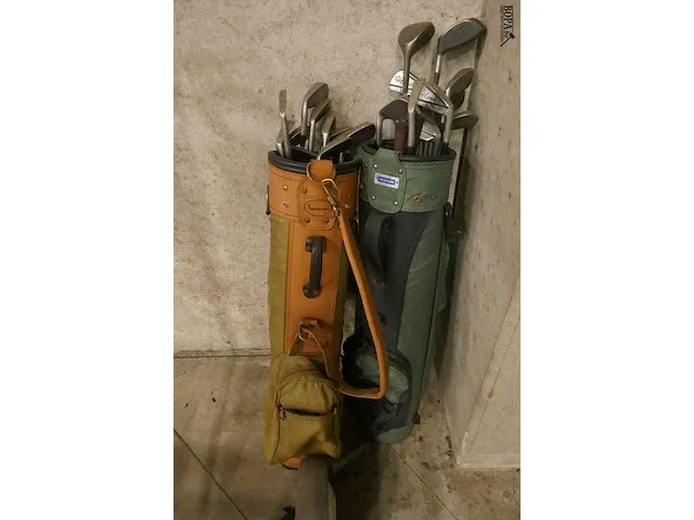 Lot 19 - golfset compleet - afbeelding 2 van  4