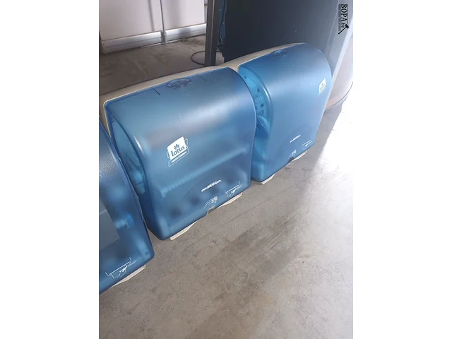 Lot 19 - handdoekpapier dispenser. 3 stuks - afbeelding 3 van  3