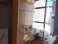 Lot 19 - hang vitrine kastje - afbeelding 2 van  4