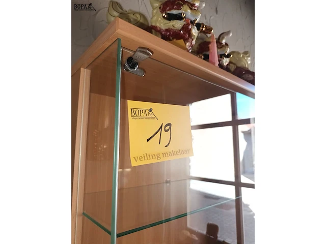 Lot 19 - hang vitrine kastje - afbeelding 3 van  4