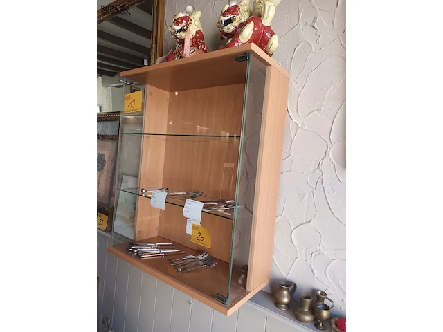 Lot 19 - hang vitrine kastje - afbeelding 4 van  4
