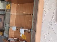 Lot 19 - hang vitrine kastje - afbeelding 4 van  4