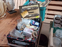 Lot 19 - kapstokken, klinken en bevestiging