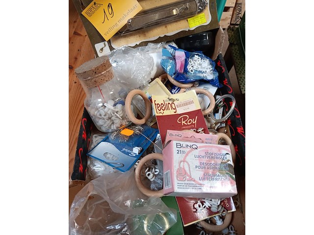 Lot 19 - kapstokken, klinken en bevestiging - afbeelding 2 van  4