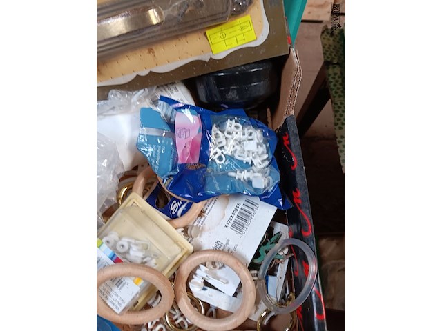 Lot 19 - kapstokken, klinken en bevestiging - afbeelding 3 van  4