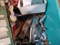 Lot 19 - kapstokken, klinken en bevestiging - afbeelding 4 van  4