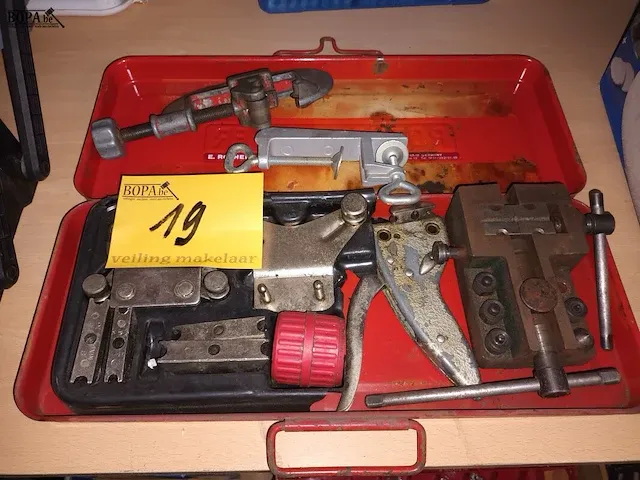 Lot 19 - koffertje met gereedschap - afbeelding 1 van  5