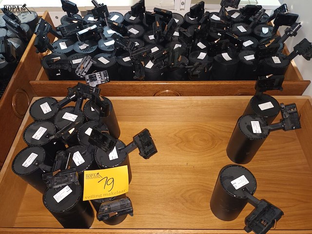 Lot 19 - led track light. 50 stuks - afbeelding 1 van  3