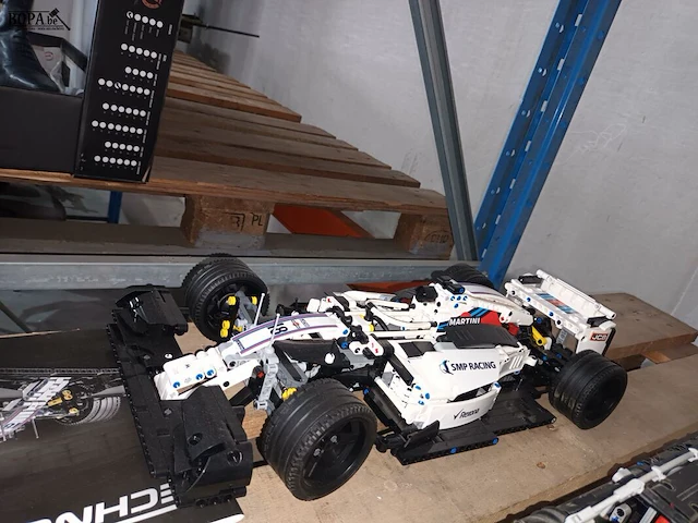 Lot 19 - lego technic f1 williams fw41 - afbeelding 2 van  3