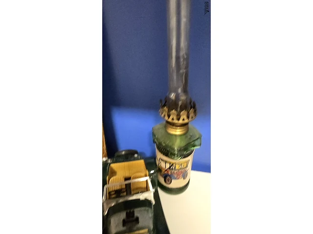 Lot 19 - lotje diverse houten autootjes , auto lampion en bestekset - afbeelding 4 van  5