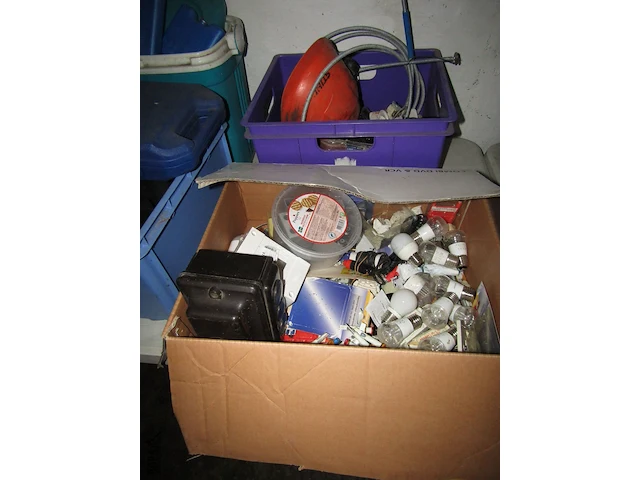 Lot 19 - materiaal voor elektrische installaties - afbeelding 1 van  2