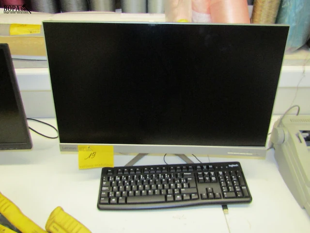 Lot 19 - pc monitor lenovo - afbeelding 1 van  3